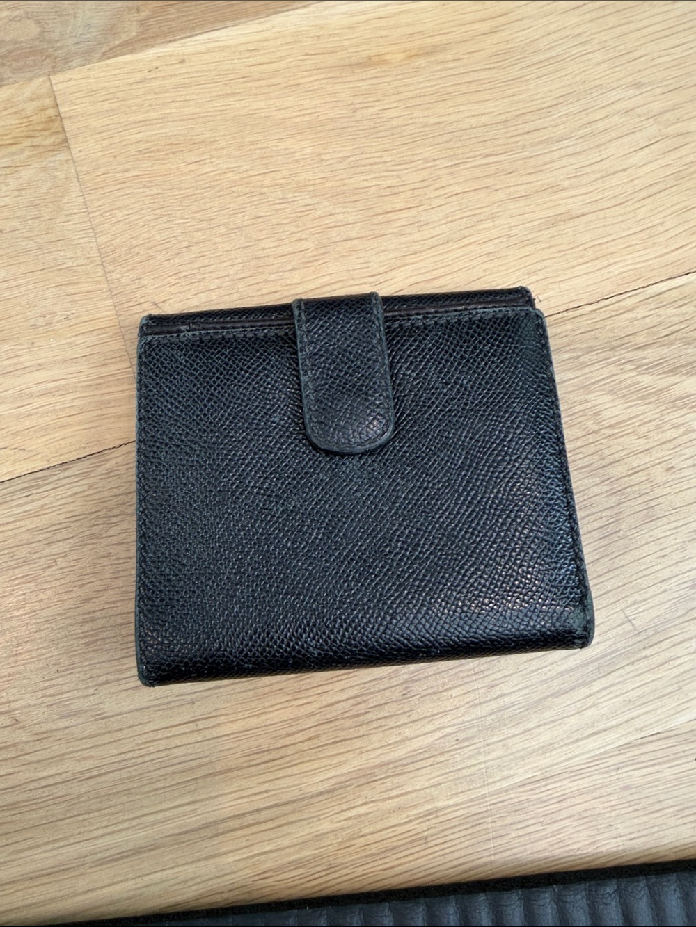 CHANEL Black Leather Bi-Fold Wallet with Gold CC Turnlock - Picture 5 of 7